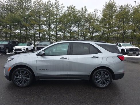 Used 2023 Chevrolet Equinox RS image 3