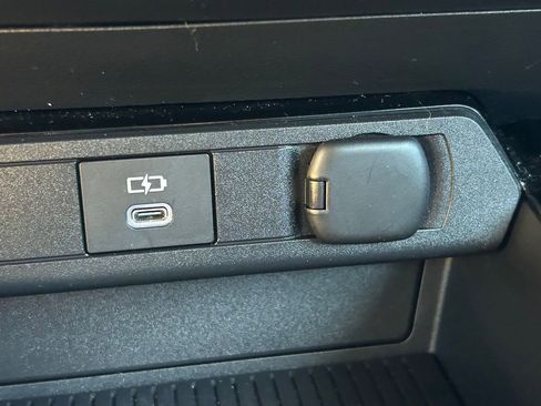 Used 2025 Toyota Prius LE image 25