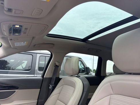 Used 2025 Lincoln Nautilus Reserve AWD/4WD image 4