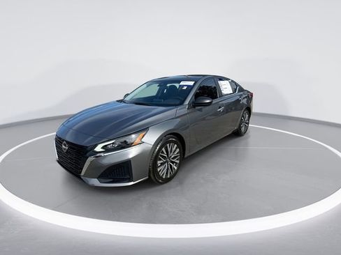Used 2024 Nissan Altima 2.5 SV FWD image 4