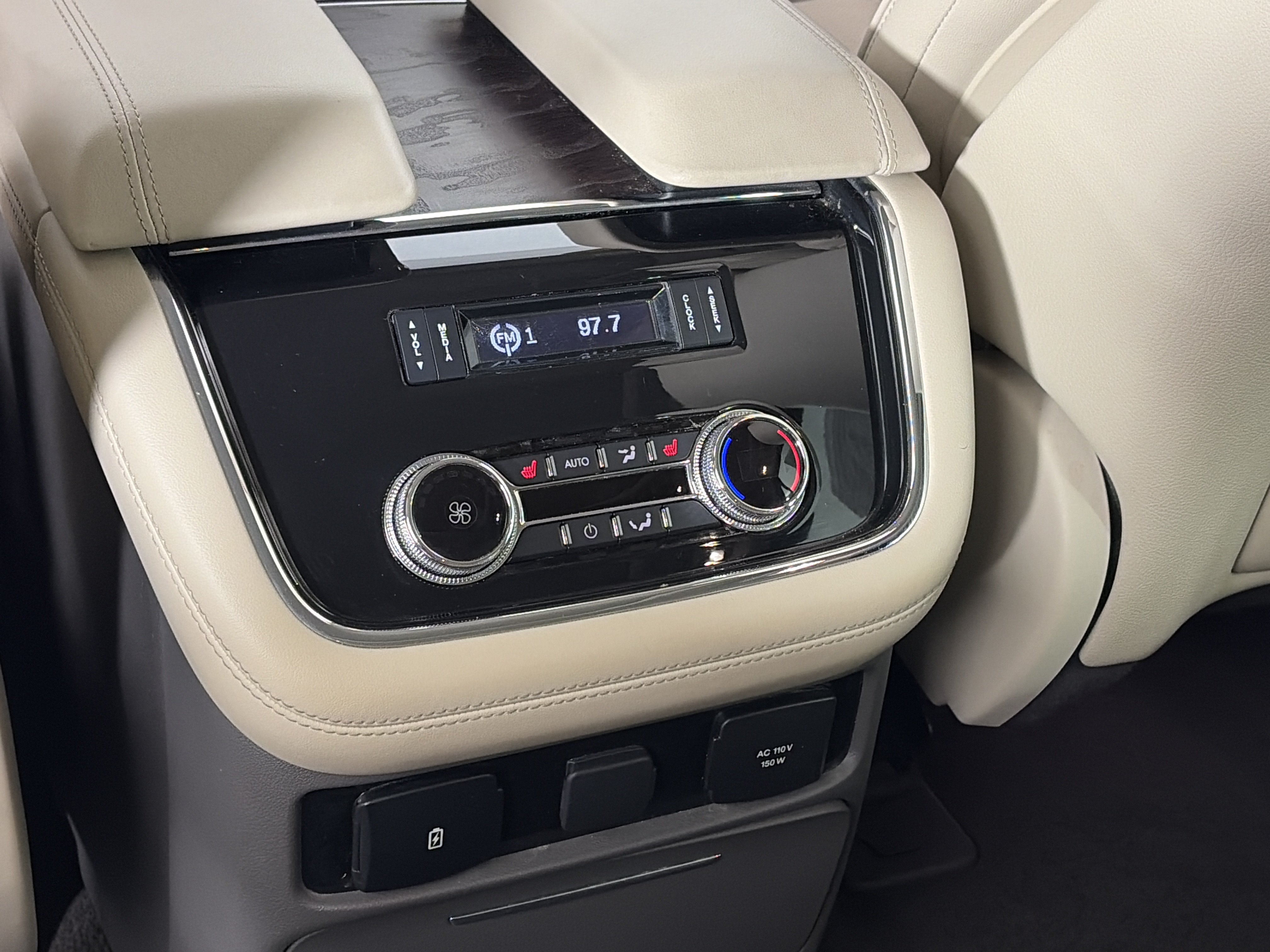 Used 2018 Lincoln Navigator Select w/ Technology Package AWD/4WD image 20