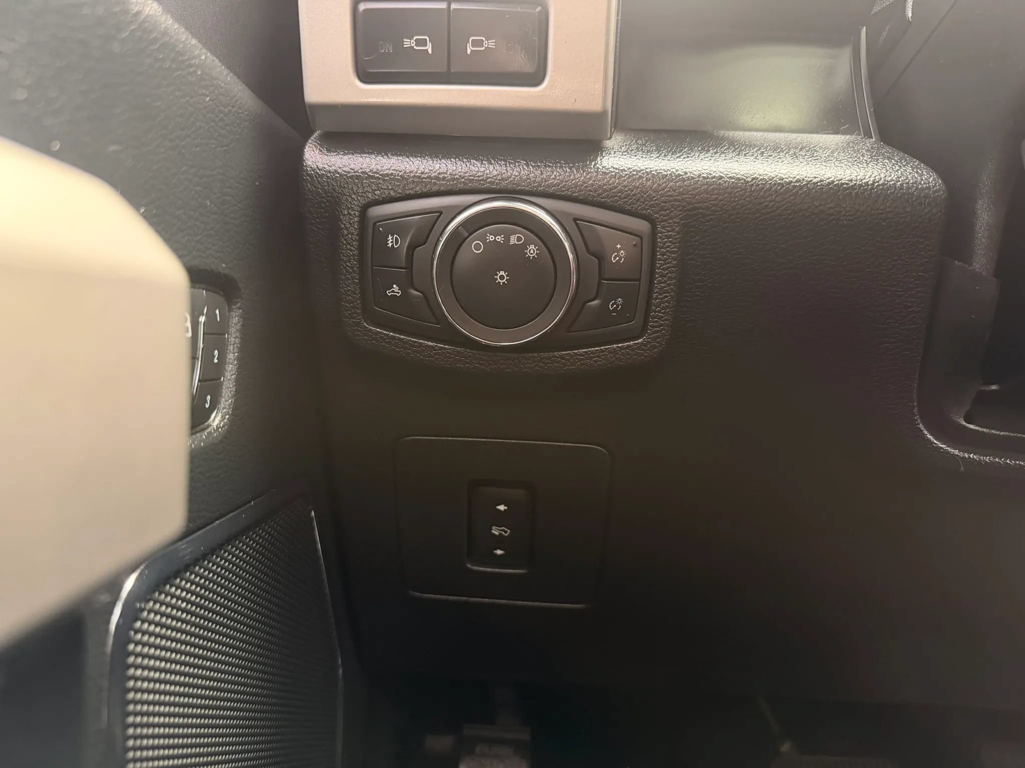 Used 2015 Ford F150 Lariat RWD image 14