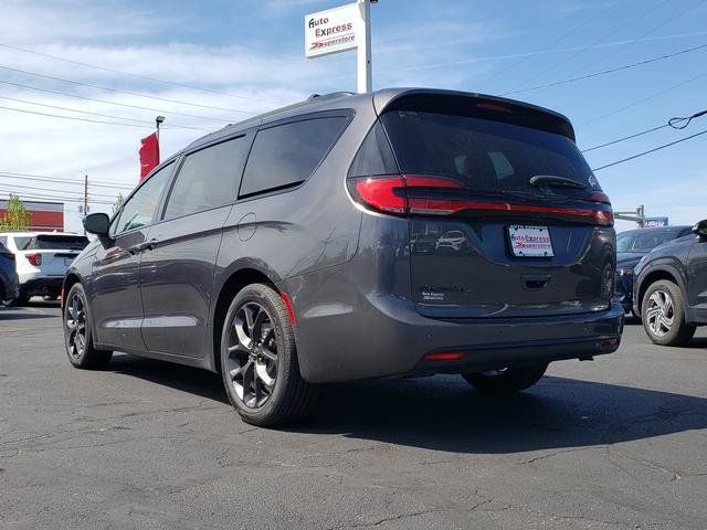 Used 2021 Chrysler Pacifica Touring-L w/ S Appearance Package FWD image 5