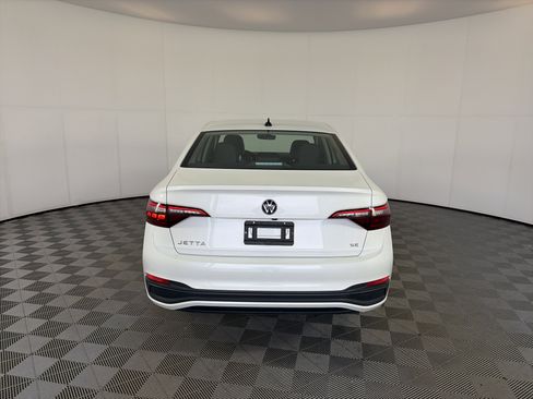 Used 2023 Volkswagen Jetta SE FWD image 5