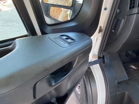 Used 2025 RAM ProMaster 2500 w/ U-Haul Equipment Group FWD image 23