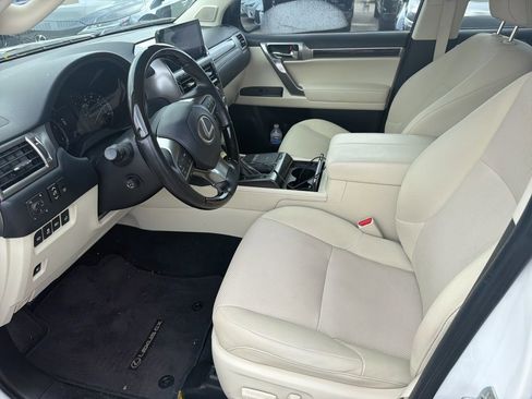 Used 2023 Lexus GX 460 Premium w/ Accessory Package AWD/4WD image 15