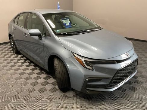 Used 2024 Toyota Corolla SE FWD image 2