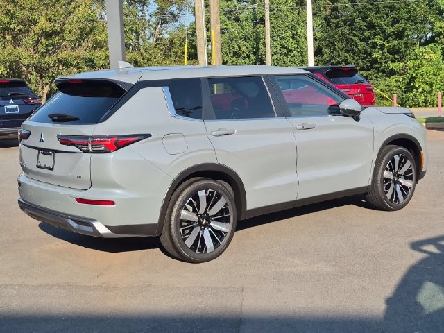 New 2026 Mitsubishi Outlander SE FWD image 3