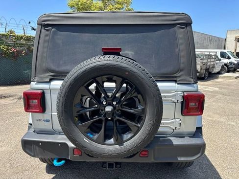 Used 2023 Jeep Wrangler Unlimited Sahara w/ Cold Weather Group AWD/4WD image 6