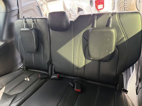 Used 2022 Chrysler Pacifica Touring-L w/ Uconnect Theater Family Group image 9