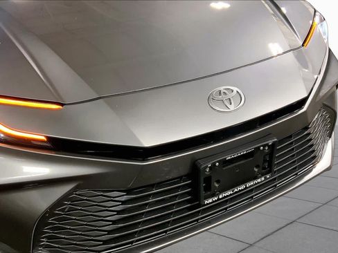 Used 2025 Toyota Camry XLE AWD/4WD image 30