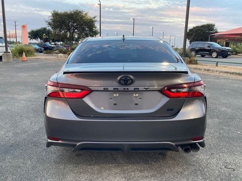 Used 2022 Toyota Camry SE FWD image 6