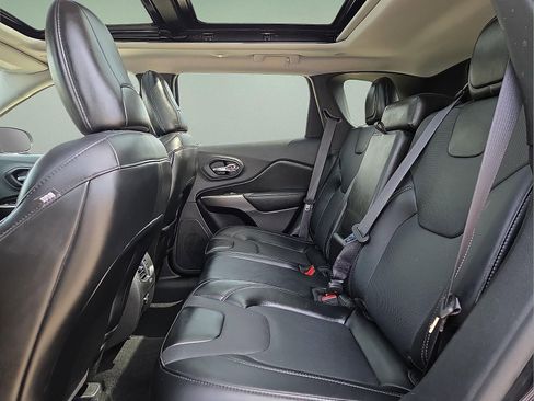 Used 2022 Jeep Cherokee Limited image 10