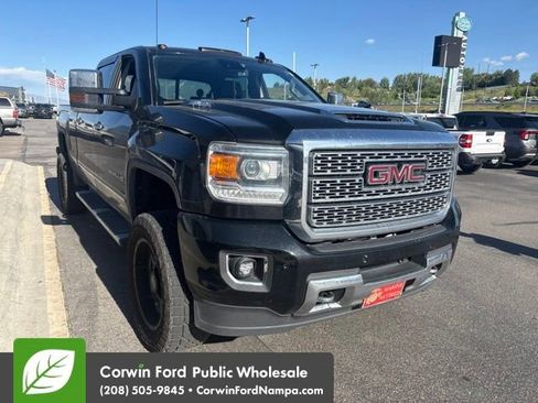 Used 2018 GMC Sierra 2500 Denali w/ Duramax Plus Package AWD/4WD image 3