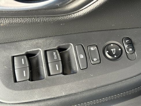 Used 2024 Honda HR-V LX image 18