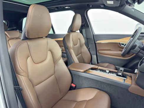 Used 2024 Volvo XC90 T8 Plus image 40