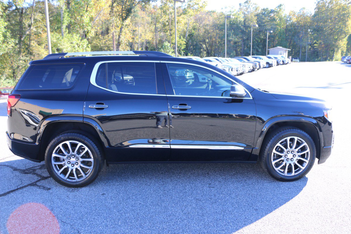 Used 2023 GMC Acadia Denali w/ Denali Ultimate Package FWD image 9
