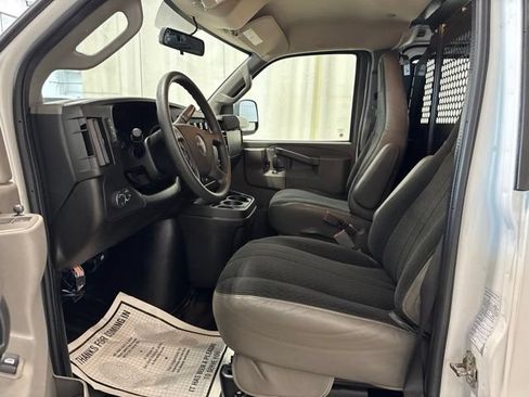 Used 2022 GMC Savana 2500 w/ Driver Convenience Package RWD image 8