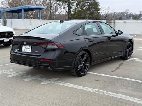 Used 2025 Honda Accord Sport image 3