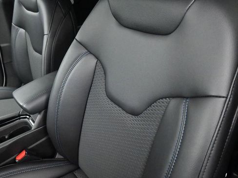 New 2026 Jeep Compass Latitude w/ Sun and Sound Group image 13