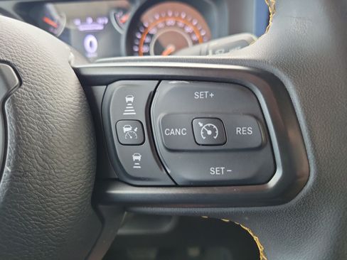 Used 2024 Jeep Gladiator Sport AWD/4WD image 16