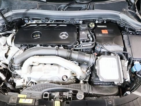 Certified 2025 Mercedes-Benz GLA 250 4MATIC image 27