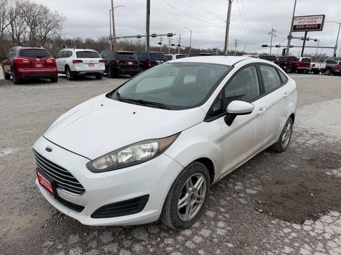Used 2017 Ford Fiesta SE image 7
