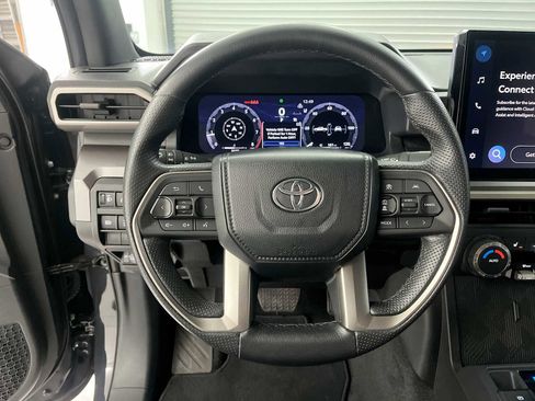 Used 2024 Toyota Tacoma 4x4 Double Cab image 11