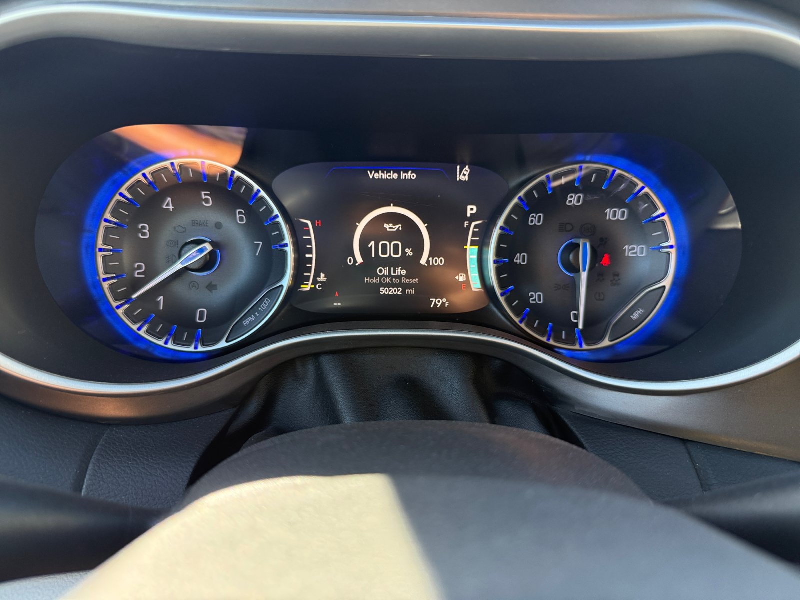 Used 2022 Chrysler Pacifica Touring-L w/ Uconnect Theater Family Group FWD image 11