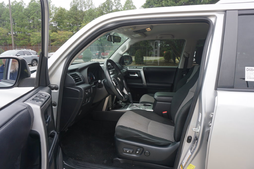 Used 2018 Toyota 4Runner SR5 AWD/4WD image 2