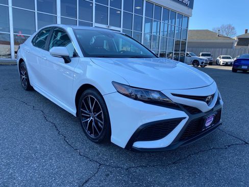 Used 2023 Toyota Camry SE image 8