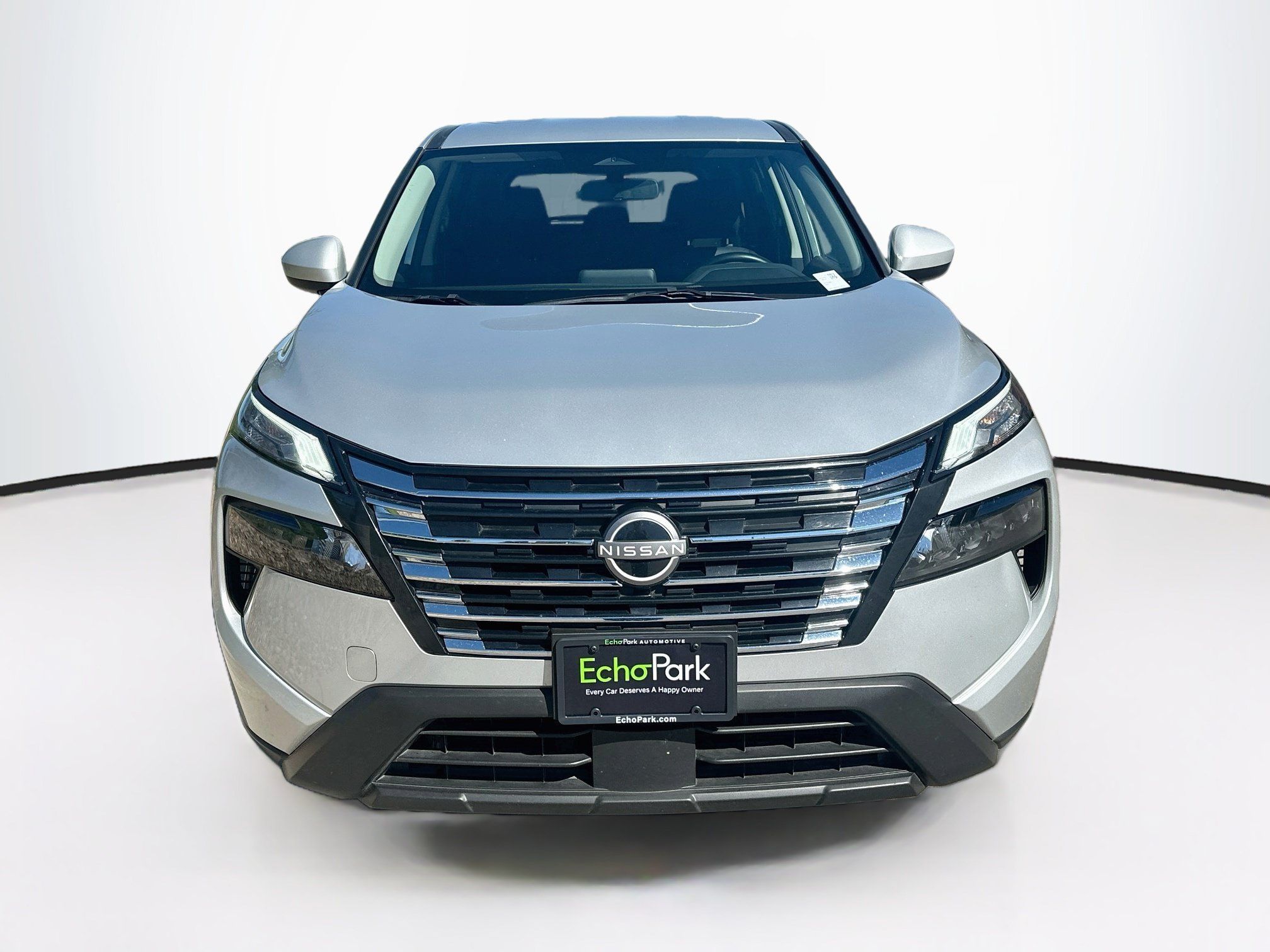 Used 2025 Nissan Rogue SV AWD/4WD image 2