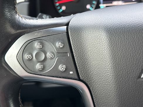 Used 2015 Chevrolet Suburban LT image 25