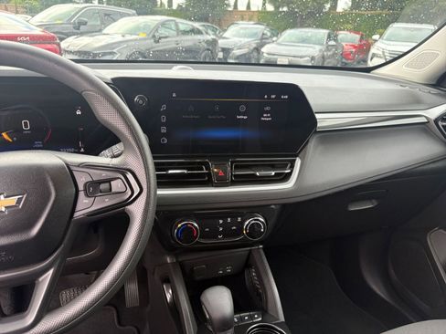 Used 2025 Chevrolet TrailBlazer LT FWD image 17