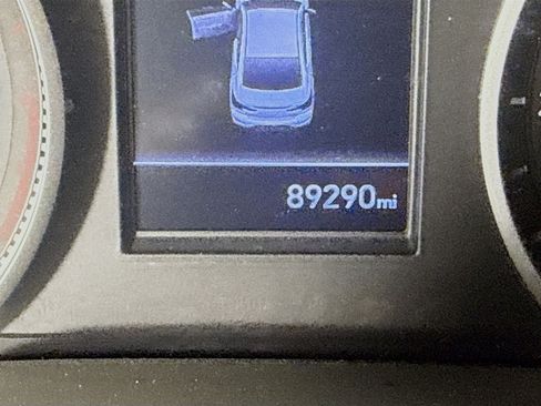 Used 2020 Hyundai Elantra SE image 16