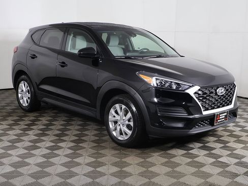 Used 2019 Hyundai Tucson SE image 2