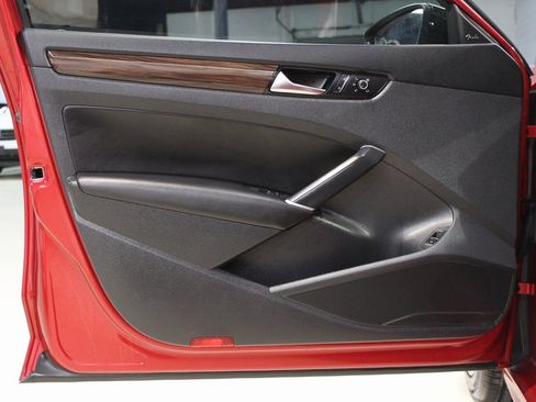 Used 2022 Volkswagen Passat 2.0T image 27