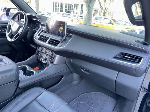 Used 2022 Chevrolet Suburban RST w/ Sport Performance Package image 20