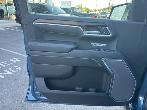 Used 2025 GMC Sierra 1500 Denali w/ Denali Reserve Package AWD/4WD image 9