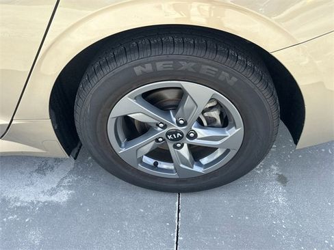 Used 2021 Kia K5 LXS image 10