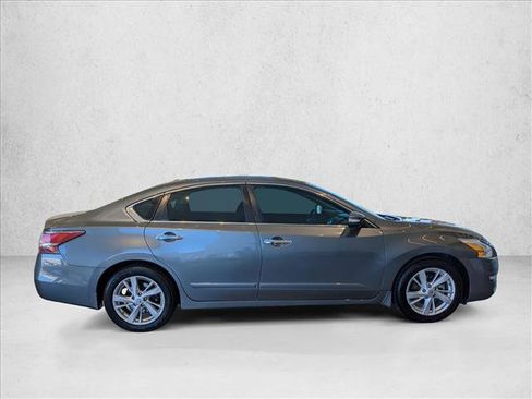Used 2015 Nissan Altima 2.5 SV w/ Convenience Package image 4