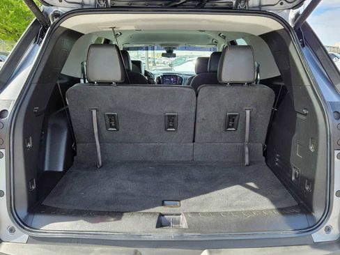 Used 2021 Chevrolet Traverse LT w/ LT Premium Package image 33