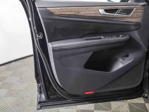 Used 2024 Volkswagen Atlas SEL Premium R-Line image 36