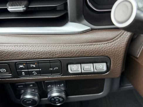 Used 2021 GMC Yukon XL Denali image 32