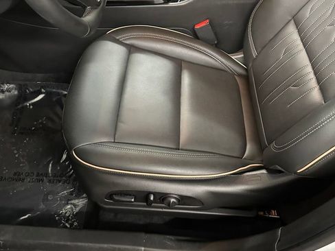 Used 2025 Buick Envista Avenir image 14