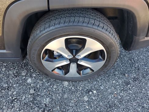 Used 2017 Jeep Compass Latitude w/ Popular Equipment Group image 7