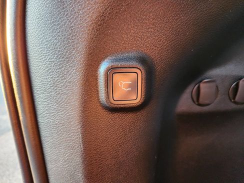 Used 2020 Jeep Cherokee Limited image 30