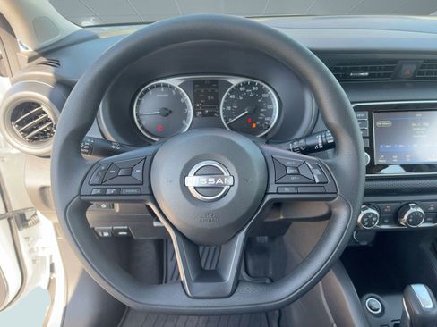 New 2025 Nissan Kicks Play S image 17