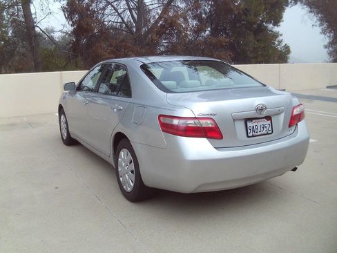 Used 2009 Toyota Camry LE image 6