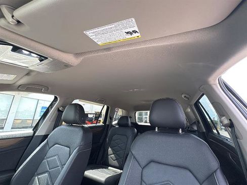 Certified 2025 Volkswagen Atlas SE FWD image 25